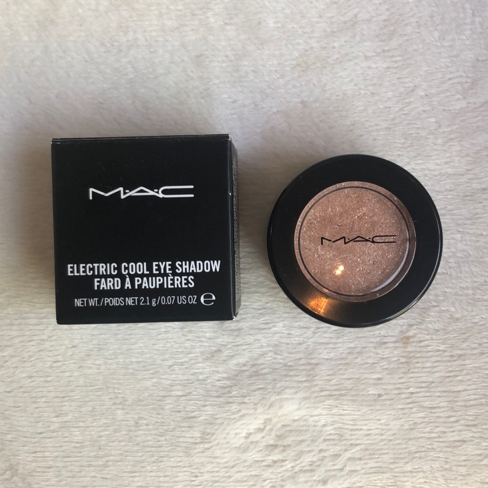 Mac eyeshadow In Orbit